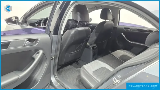 VOLKSWAGEN JETTA 2.0 TDI BLUEMOTION