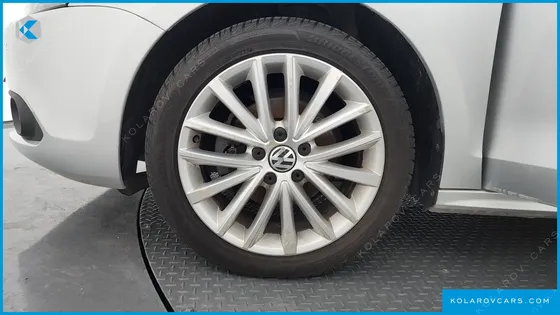 VOLKSWAGEN JETTA 1.6 TDI BLUE MOTION