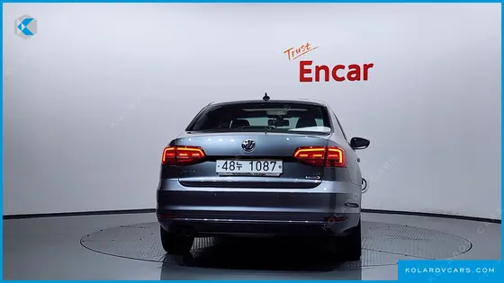 VOLKSWAGEN JETTA 2.0 TDI BLUEMOTION PREMIUM