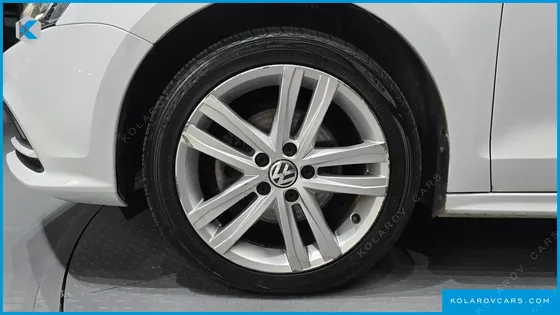 VOLKSWAGEN JETTA 2.0 TDI BLUEMOTION PREMIUM