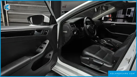 VOLKSWAGEN JETTA 2.0 TDI BLUEMOTION PREMIUM