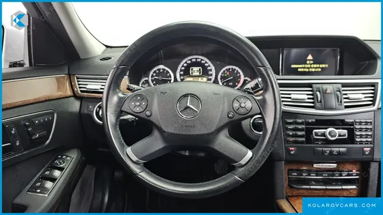 MERCEDES E-CLASS E300 ELEGANCE