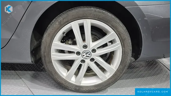 VOLKSWAGEN JETTA 2.0 TDI BLUEMOTION PREMIUM