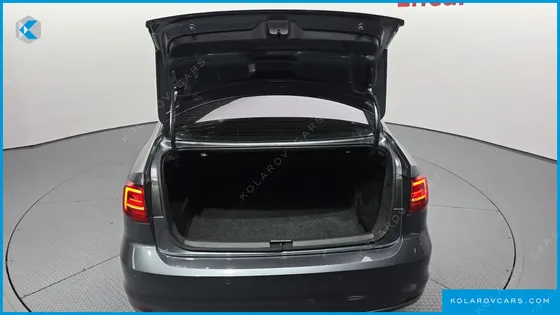 VOLKSWAGEN JETTA 2.0 TDI BLUEMOTION PREMIUM