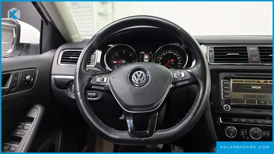 VOLKSWAGEN JETTA 2.0 TDI BLUEMOTION PREMIUM