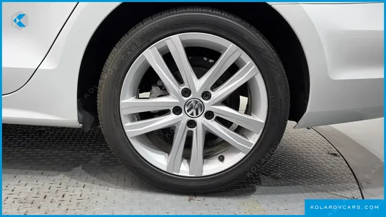 VOLKSWAGEN JETTA 2.0 TDI BLUEMOTION PREMIUM