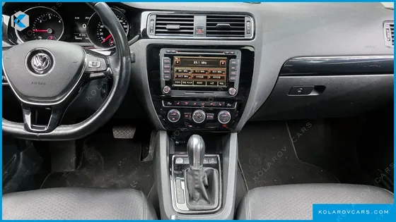VOLKSWAGEN JETTA 2.0 TDI BLUEMOTION PREMIUM