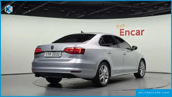 VOLKSWAGEN JETTA 2.0 TDI BLUEMOTION PREMIUM