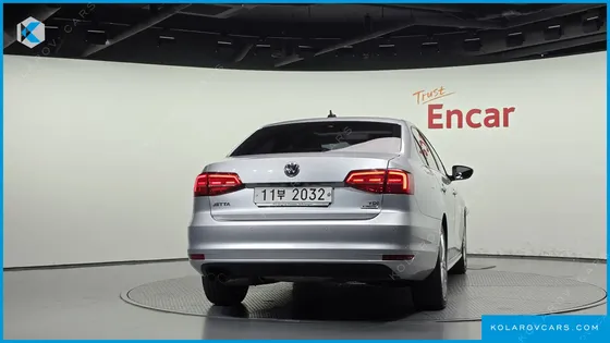 VOLKSWAGEN JETTA 2.0 TDI BLUEMOTION PREMIUM