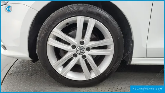 VOLKSWAGEN JETTA 2.0 TDI BLUEMOTION PREMIUM