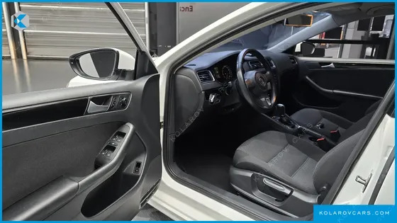 VOLKSWAGEN JETTA 1.6 TDI BLUE MOTION