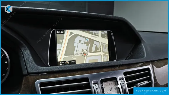 MERCEDES E-CLASS E300 ELEGANCE