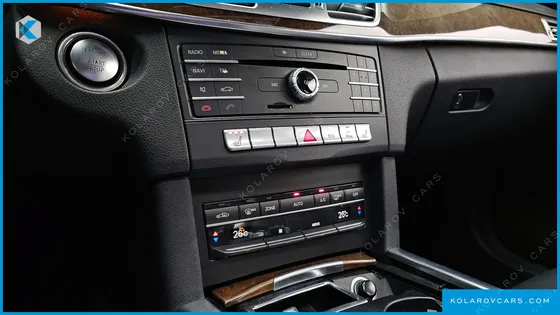 MERCEDES E-CLASS E300 ELEGANCE