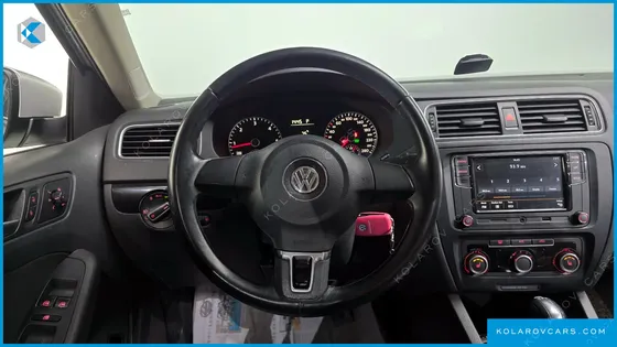 VOLKSWAGEN JETTA 1.6 TDI BLUE MOTION