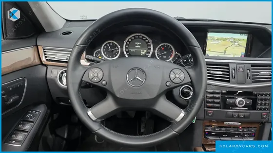 MERCEDES E-CLASS E300 ELEGANCE