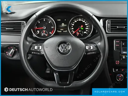 VOLKSWAGEN JETTA 2.0 TDI BLUEMOTION PREMIUM