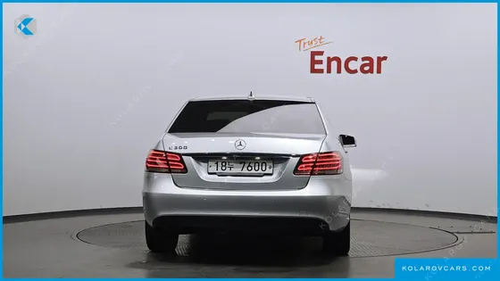 MERCEDES E-CLASS E300 ELEGANCE