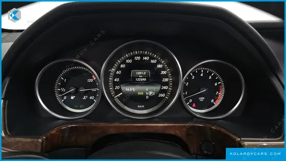 MERCEDES E-CLASS E300 ELEGANCE