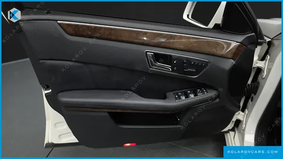MERCEDES E-CLASS E300 ELEGANCE