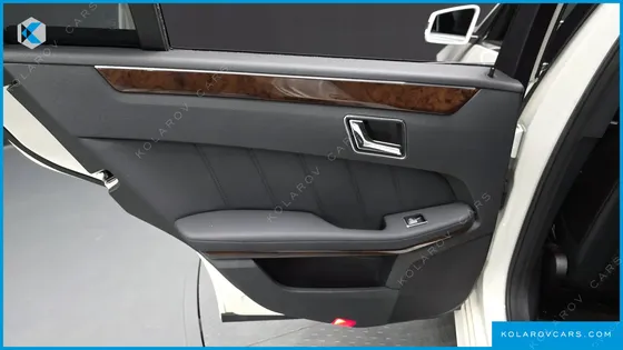 MERCEDES E-CLASS E300 ELEGANCE