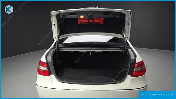 MERCEDES E-CLASS E300 ELEGANCE