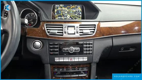 MERCEDES E-CLASS E300 ELEGANCE