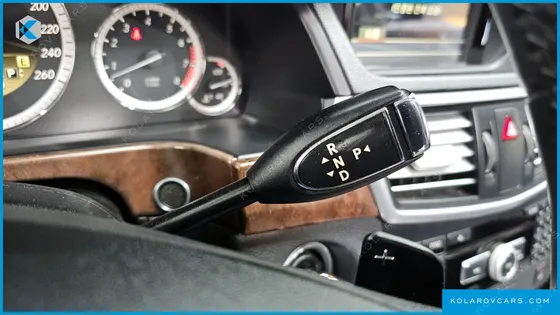 MERCEDES E-CLASS E300 ELEGANCE