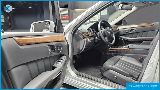MERCEDES E-CLASS E300 ELEGANCE