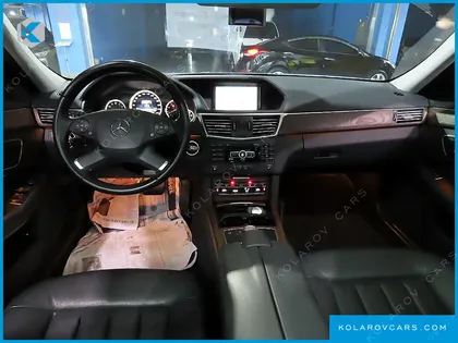 MERCEDES E-CLASS E300 ELEGANCE