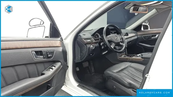 MERCEDES E-CLASS E300 ELEGANCE