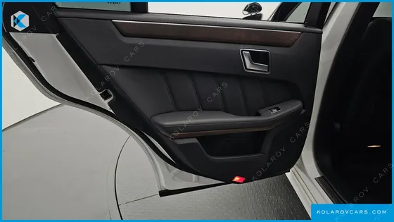 MERCEDES E-CLASS E300 ELEGANCE