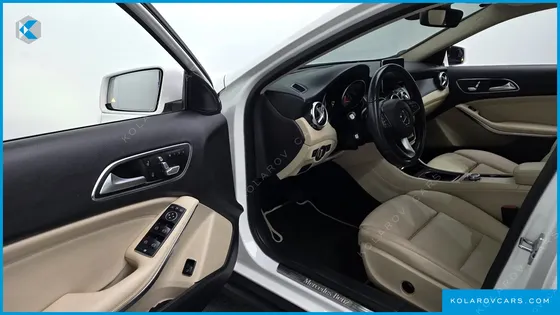 MERCEDES GLA-CLASS GLA220 PREMIUM