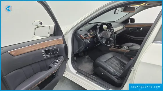 MERCEDES E-CLASS E300 ELEGANCE