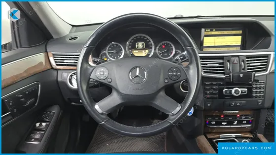 MERCEDES E-CLASS E300 ELEGANCE