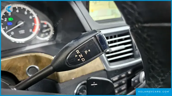 MERCEDES E-CLASS E300 ELEGANCE