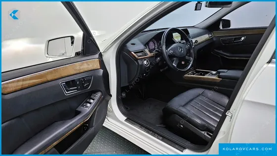 MERCEDES E-CLASS E300 ELEGANCE