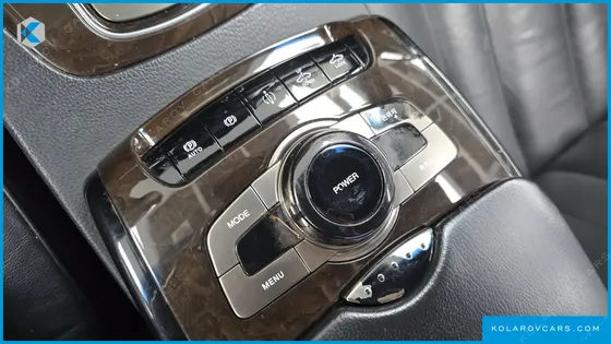 KGM - SSANGYONG CHAIRMAN CW600