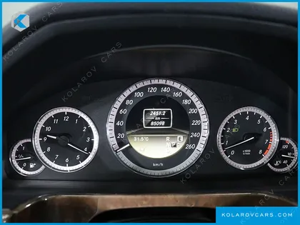 MERCEDES E-CLASS E300 ELEGANCE
