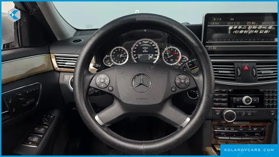 MERCEDES E-CLASS E300 ELEGANCE