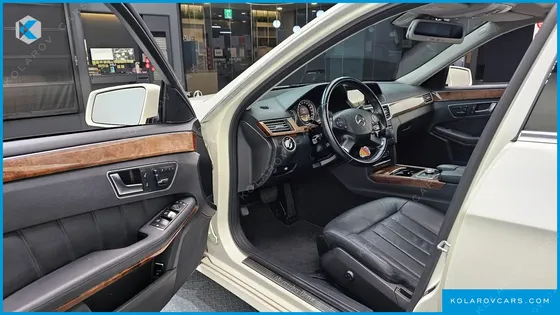 MERCEDES E-CLASS E300 ELEGANCE