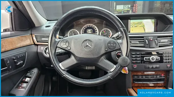 MERCEDES E-CLASS E300 ELEGANCE