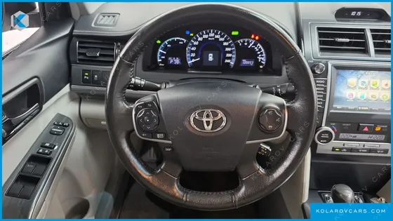 TOYOTA CAMRY HYBRID XLE