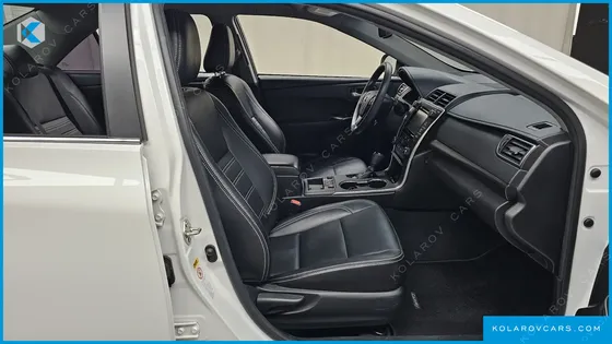 TOYOTA CAMRY HYBRID LE