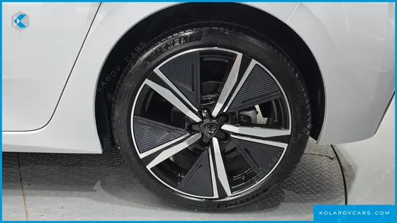 PEUGEOT 308 1.2 HYBRID GT