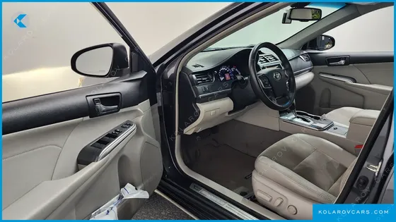 TOYOTA CAMRY HYBRID XLE