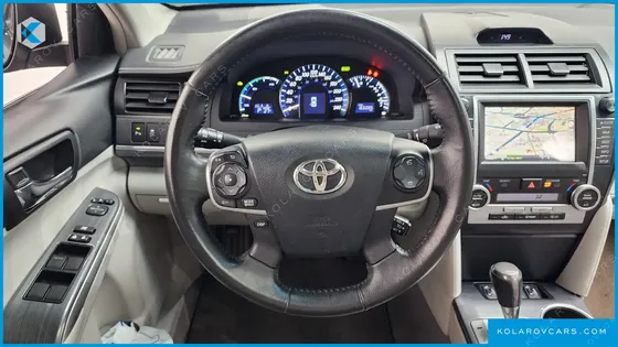 TOYOTA CAMRY HYBRID XLE
