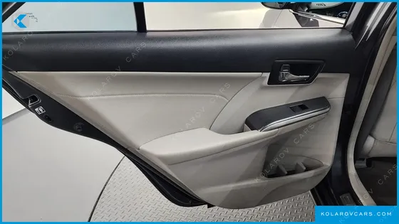 TOYOTA CAMRY HYBRID XLE
