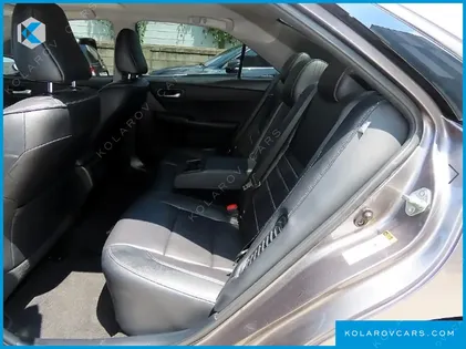 TOYOTA CAMRY HYBRID XLE