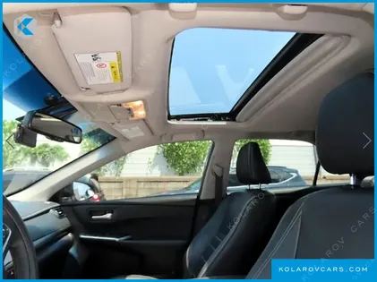 TOYOTA CAMRY HYBRID XLE
