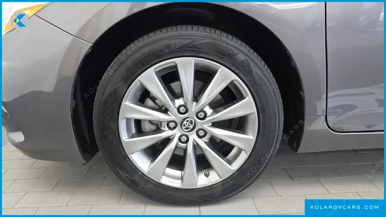 TOYOTA CAMRY HYBRID XLE